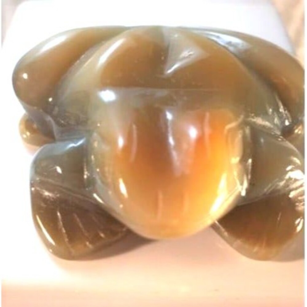 Agate Frog Carving